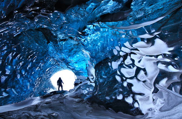 surreal-travel-spot-crystal-cave-iceland