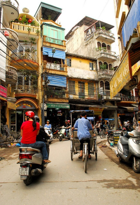 Inexpensive-Countries-to-Live-vietnam-city-bikes