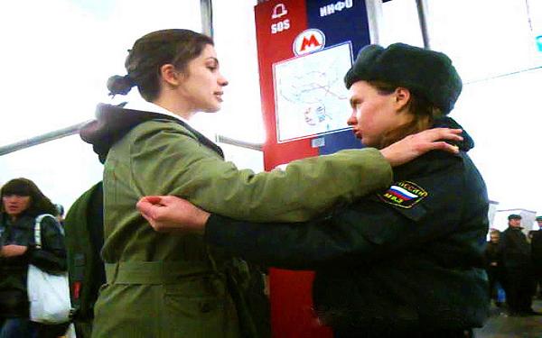 Russian Citizens Troll Police with Hugs and Kisses (Video) | Third Monk 